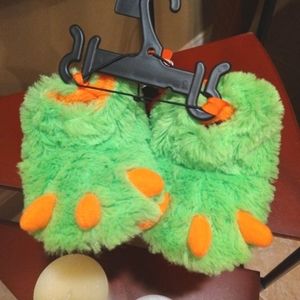 Wonder Nation- NWT Lime Green and Orange Monster/Dinosaur Slippers- Size 2